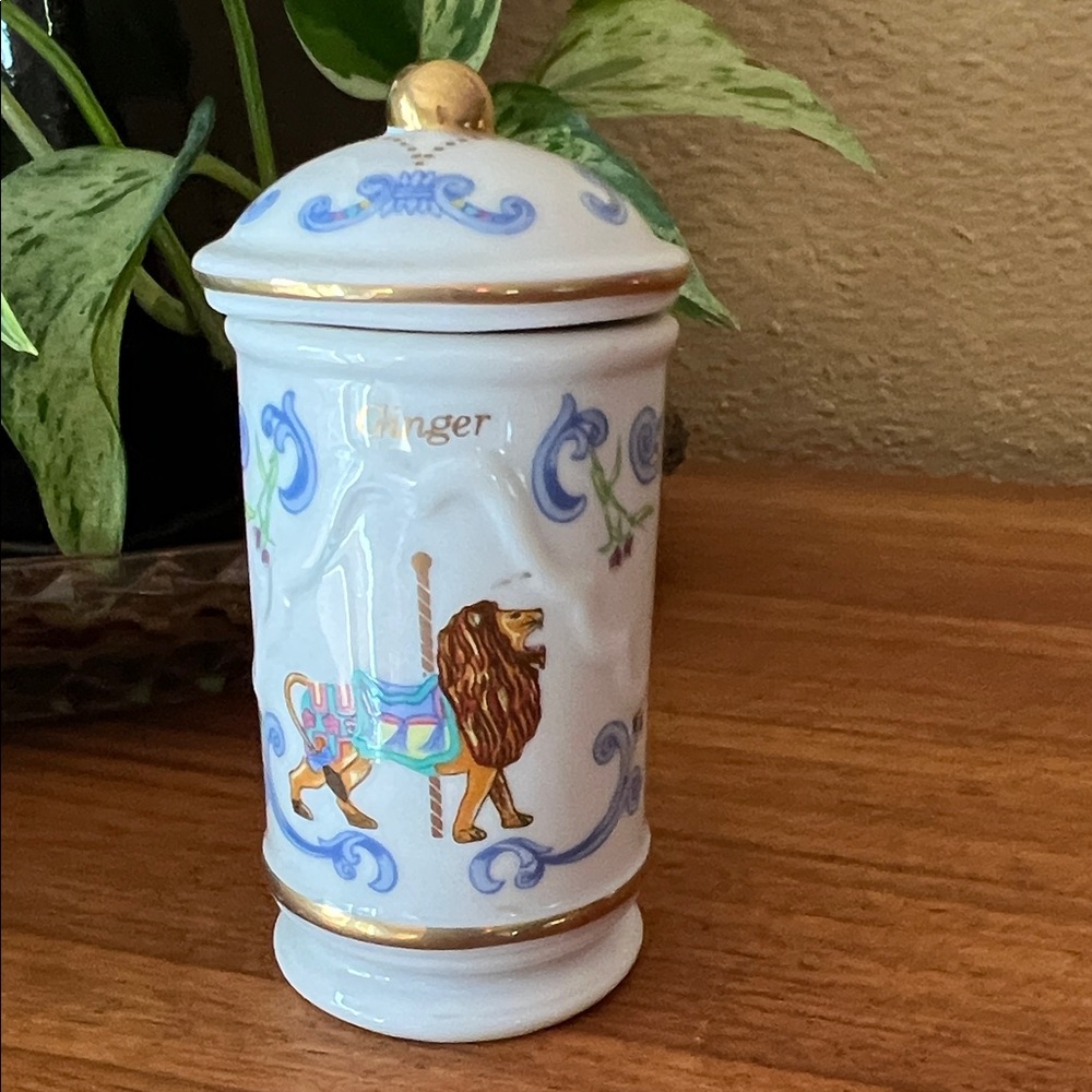 Lenox Porcelain Carousel Lion Ginger Jar with Gold Trim